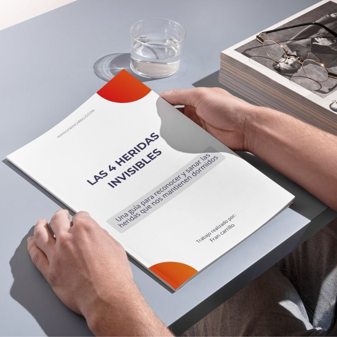 Mockup de la guía gratuita "Las 4 Heridas Invisibles" de Fran Carrillo